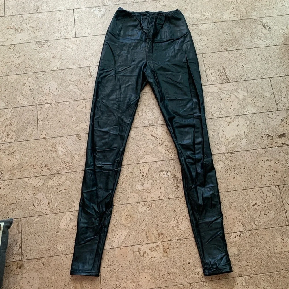 Aritzia Daria Pant - Picture 3 of 4